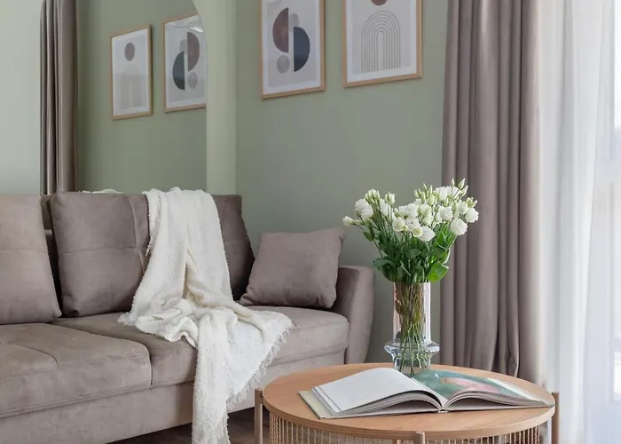 Dream Garden Apartment With Free Parking