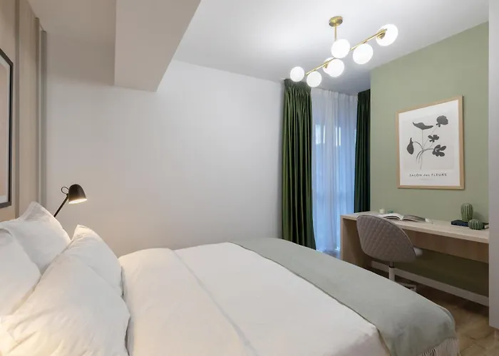 Dream Garden Apartment With Free Parking